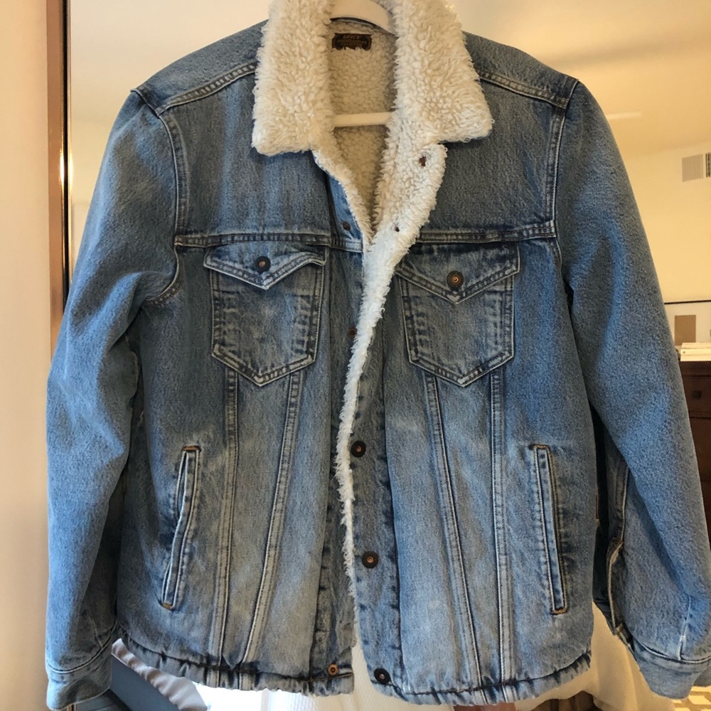❌SOLD❌ Men’s unreleased Levi’s Sherpa Denim Jacket- Skateboard Collection